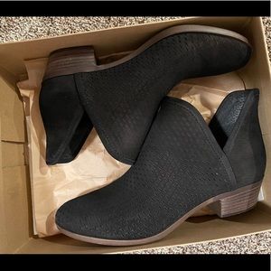 Lucky Black booties